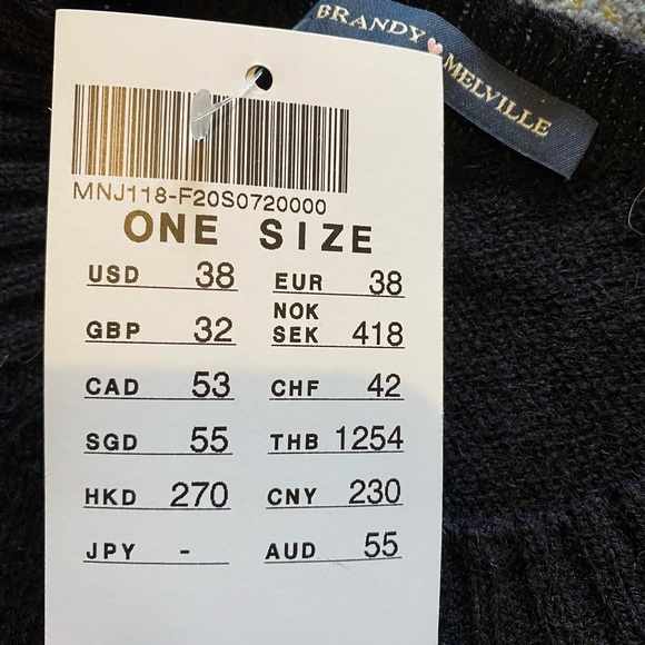 BRANDY MELVILLE SWEATER 🫶🌲 never worn - Picture 2 of 3